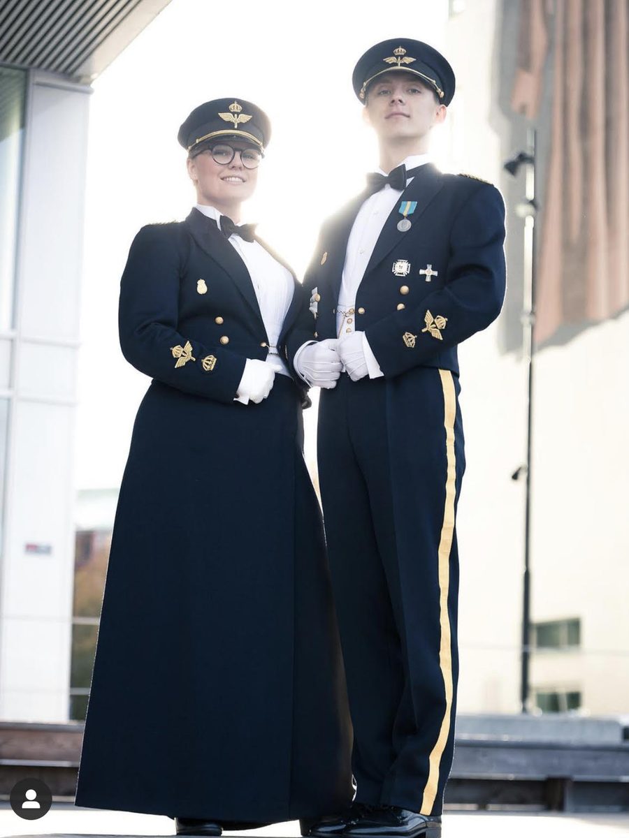 Mässdräkt på skräddardocka